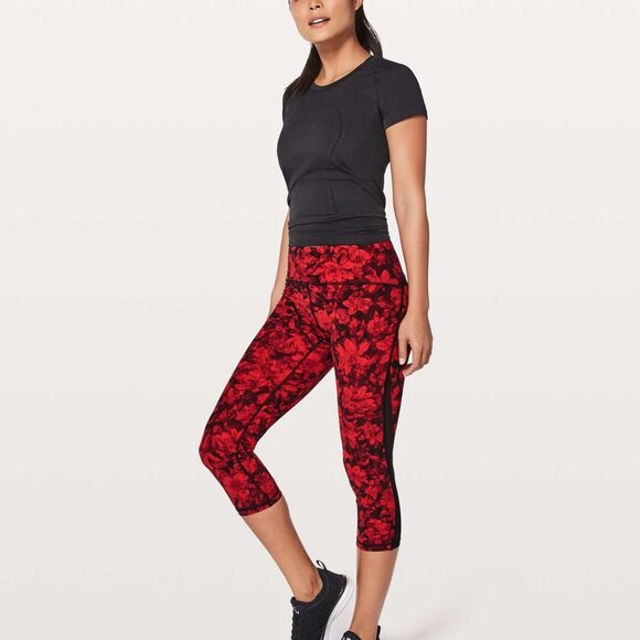 Lululemon Train Times Crop 21" Carmine True Red Black, size 6 - Picture 3 of 9